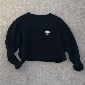 Black vintage cropped alien logo crewneck